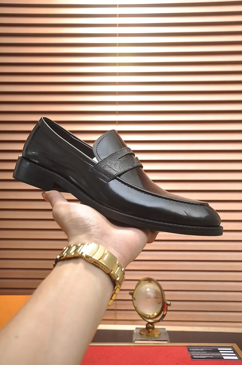 Men's men's shoes 💰460💶 [LV] (all high-end sheep lining) 🍀LV's latest genuine leather business suit shoes are launched simultaneously on the official website. The first-layer cowhide imported from Italy is made of heavy gold, 💥official website 1:1 rubber outsole. Versatile to wear, high-end without losing class, and the color combination is extraordinary. This four-season style is alluring when worn on your feet, showing off your big-name flair. Standard code 38-45 (45 customized)